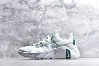 (Category: ) located in . Submitted by Outlet.Sneakers (Listing ID 1443924372, Image 1). Description: .