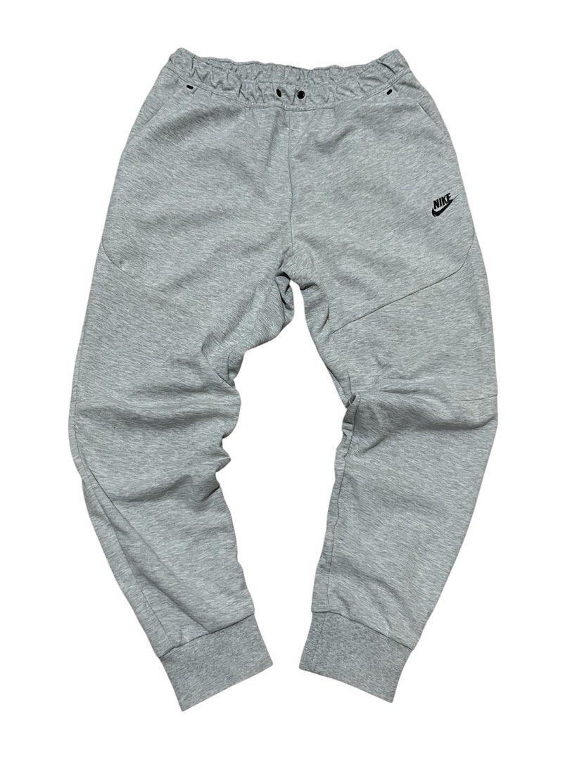 Nike techfleece aspack (Category: Sets & Coordinates) located in San Jose del Monte. Submitted by _4nywear (Listing ID 1444007509, Image 2). Description: Jacket: M Pants: XL -Excellent condition -No issue -No neck tag pants washtag only -mismatched colored Mine: 1999.