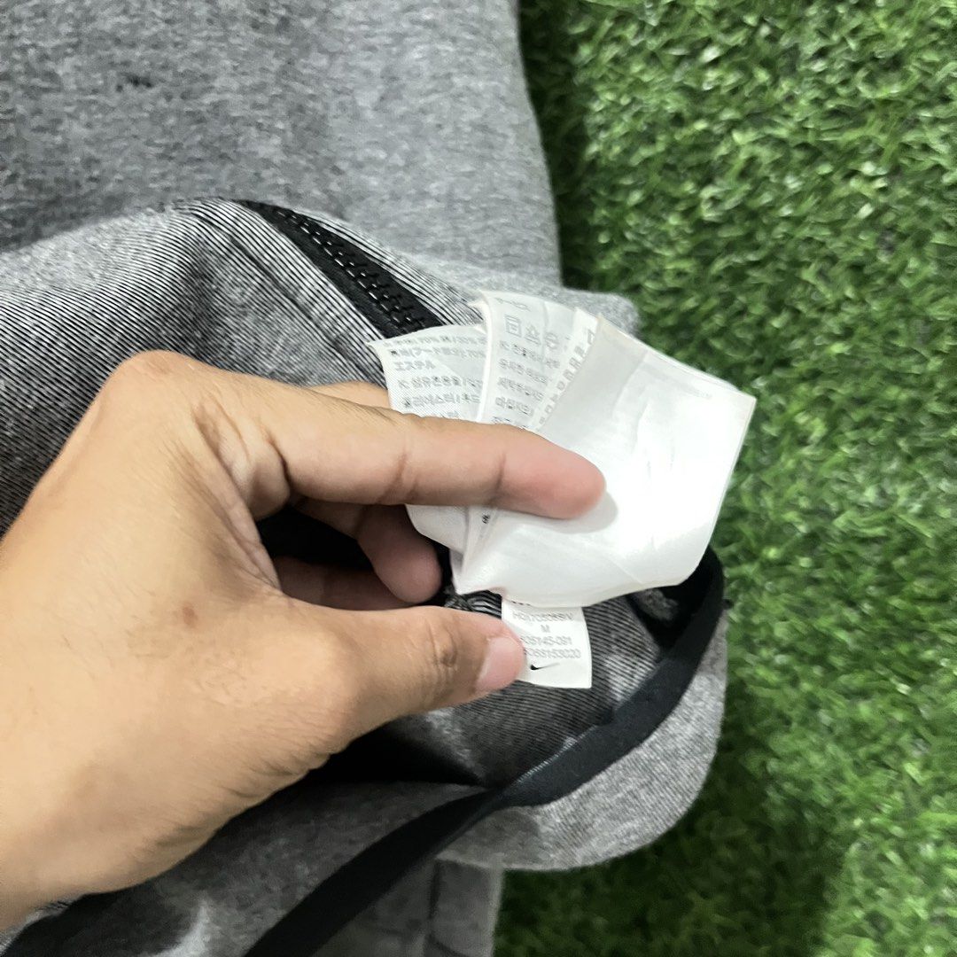 NIKE TECHFLEECE HOODIE JACKET (Category: Coats, Jackets and Outerwear) located in Cebu City. Submitted by thriftbrent1 (Listing ID 1444087151, Image 3). Description: EXCELLENT TO AS NEW CONDITION NO ISSUE SIZE MEDIUM 10/10 COLOR RATE LOCATION : CEBU.