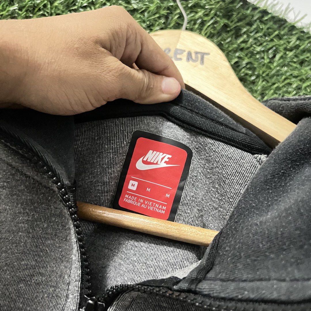 NIKE TECHFLEECE HOODIE JACKET (Category: Coats, Jackets and Outerwear) located in Cebu City. Submitted by thriftbrent1 (Listing ID 1444087151, Image 2). Description: EXCELLENT TO AS NEW CONDITION NO ISSUE SIZE MEDIUM 10/10 COLOR RATE LOCATION : CEBU.