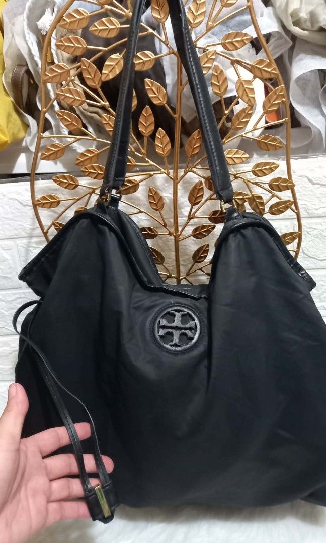 NYLON TOTE BAG (Category: Luxury Bags & Wallets) located in Cavite. Submitted by geturs (Listing ID 1444064525, Image 2). Description: .