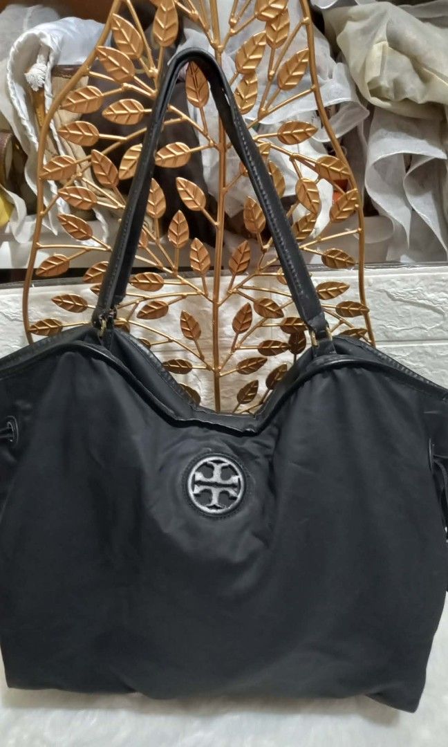 NYLON TOTE BAG (Category: Luxury Bags & Wallets) located in Cavite. Submitted by geturs (Listing ID 1444064525, Image 1). Description: .