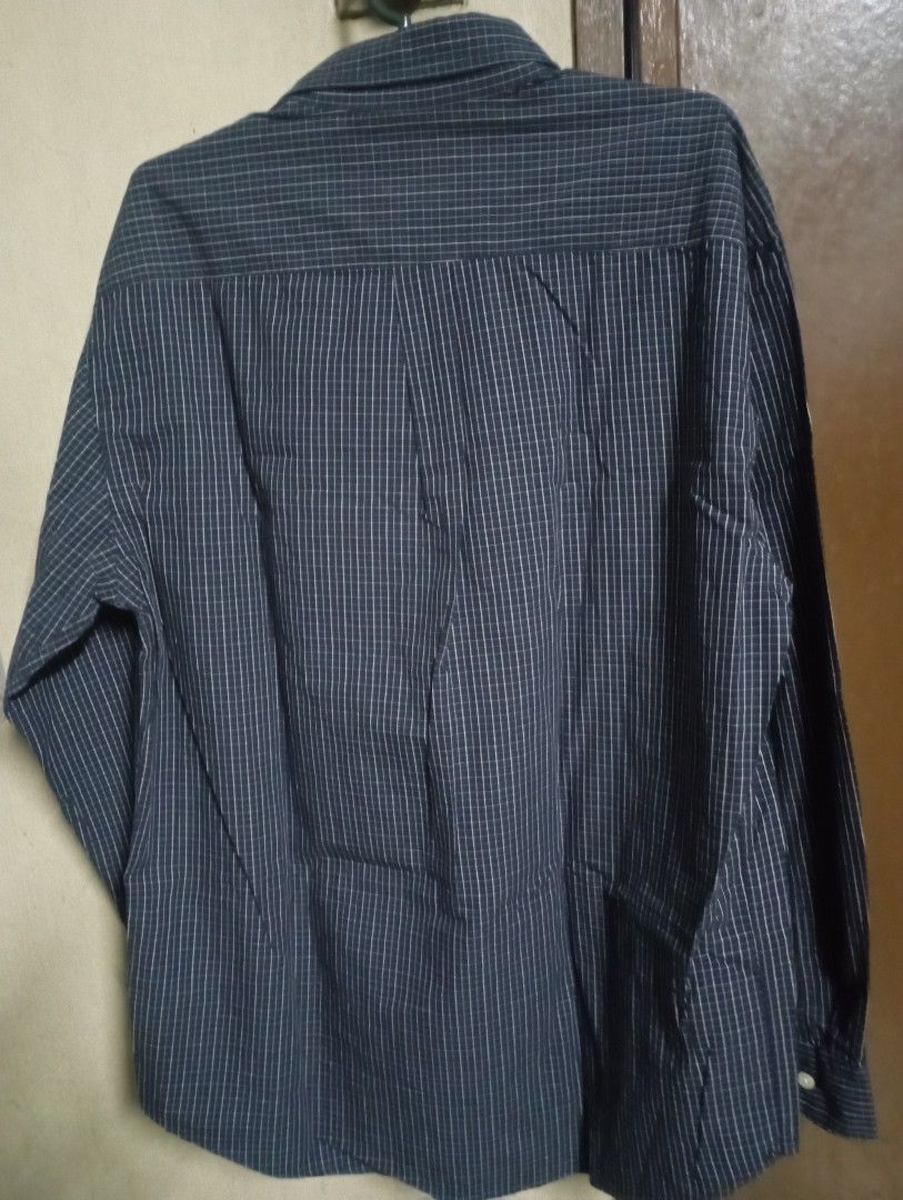 Old Navy Men's Long Sleeve Button Down Shirt Size L (Category: Tshirts & Polo Shirts ) located in Meycauayan. Submitted by issasvillaflores (Listing ID 1443993564, Image 2). Description: - Brand: Old Navy - Color: Dark Blue & White Checkered - Style: Long Sleeve Button-Down Shirt - Features: Chest pocket, button cuffs - Size: L - Condition: Good - Occasion: Casual or Smart Casual -Meas.: 33" L x 25" W arm lenght: 25" / shoulder: 22" .