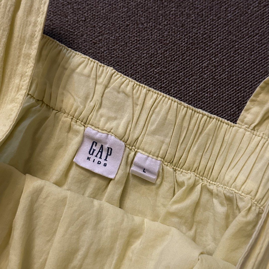 Old Navy yellow halter neck cropped top (Category: Sleeveless) located in Batangas. Submitted by veevasclutter (Listing ID 1444068175, Image 2). Description: • bust: 14.5in, length: 16in.