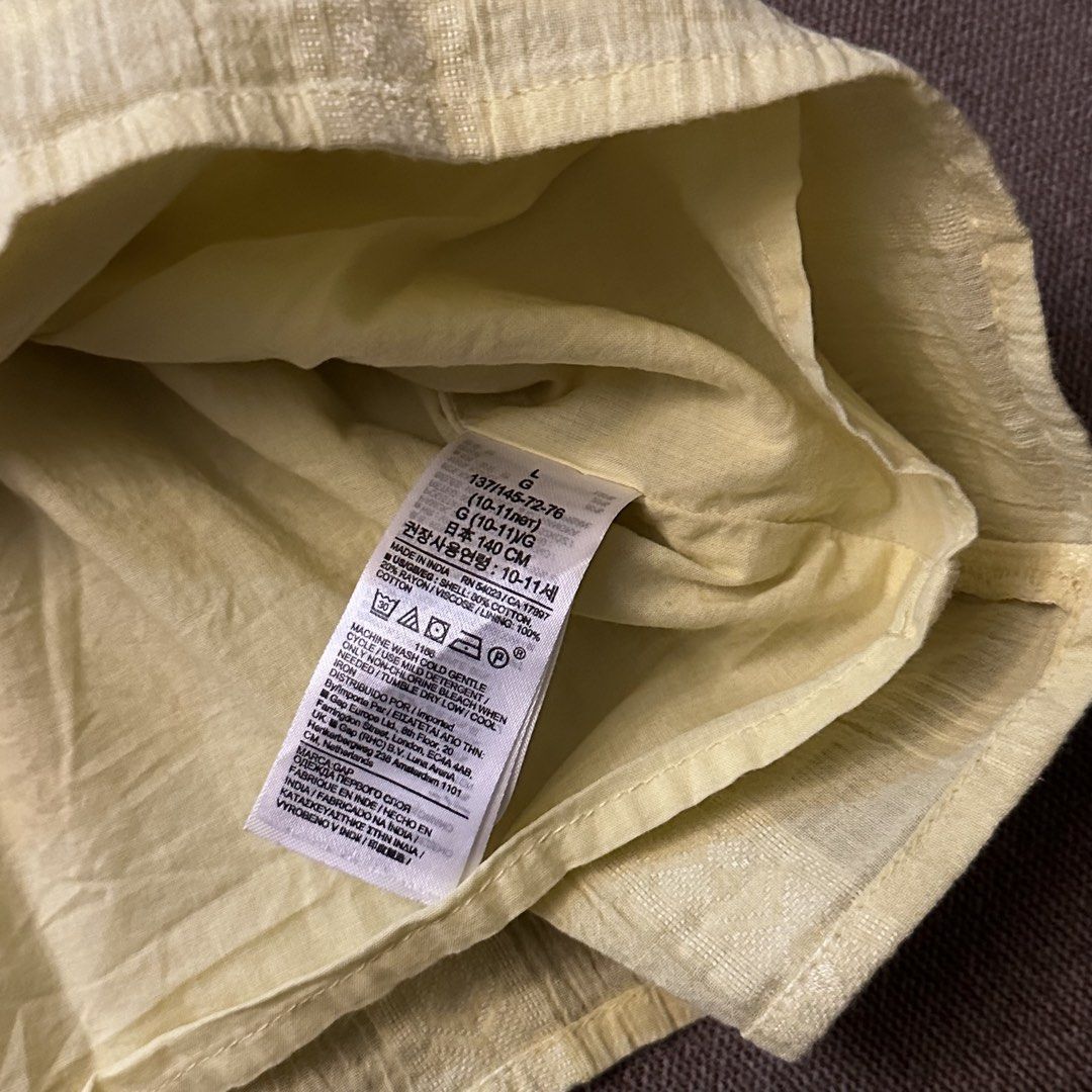Old Navy yellow halter neck cropped top (Category: Sleeveless) located in Batangas. Submitted by veevasclutter (Listing ID 1444068175, Image 3). Description: • bust: 14.5in, length: 16in.