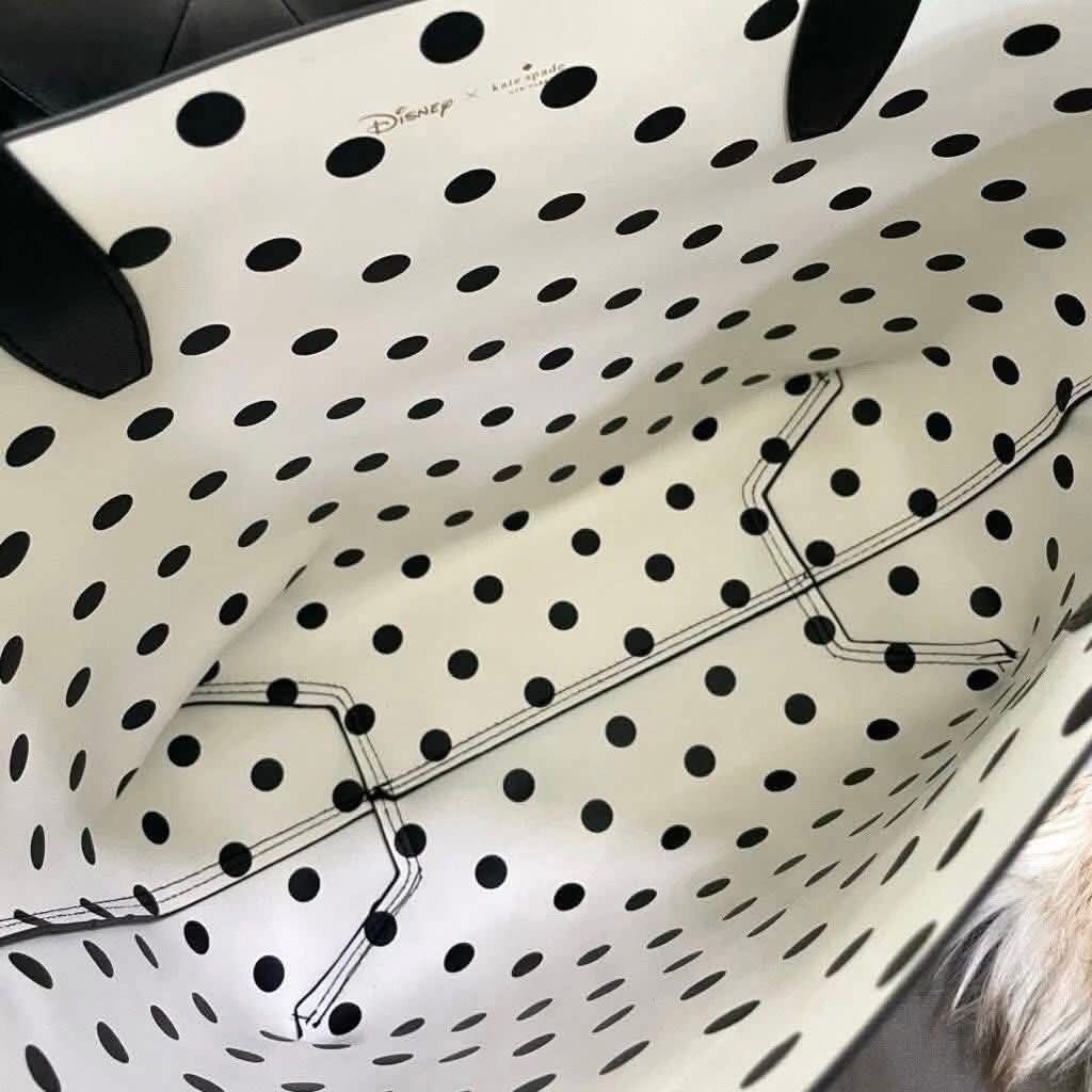 Original Kate Spade Minnie Mouse Tote (Category: Tote Bags) located in Cagayan de Oro. Submitted by dan.onahon91 (Listing ID 1443913405, Image 3). Description: Brandnew unused Bought offshore Reversible 🩷.