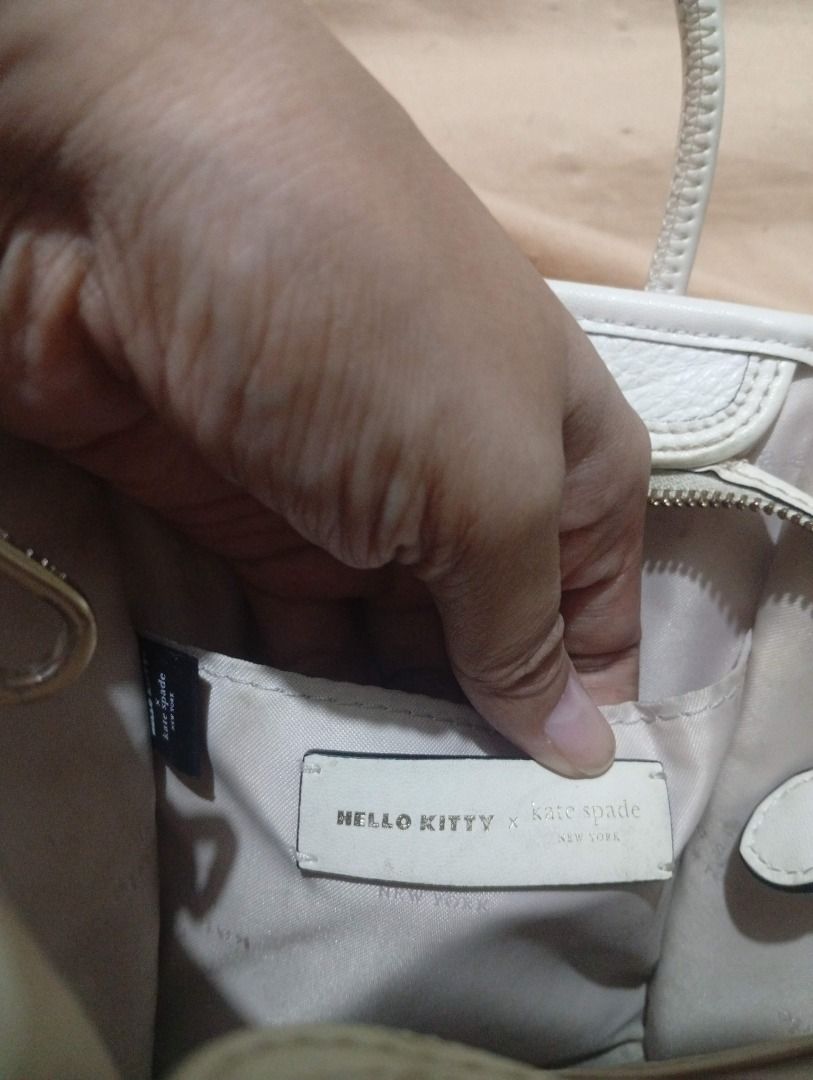 Original Kate Spade x Hello Kitty Leather Tote Bag (Category: Tote Bags) located in Caloocan City. Submitted by shadmidnight1984 (Listing ID 1444045485, Image 3). Description: - White leather tote bag - Collaboration: Kate Spade x Kitty - Adorable Kitty and tulip design - Top handles - Detachable crossbody strap - Interior zip pocket - Ideal for everyday use or as a fun statement piece Free shipping outside Cebu City.