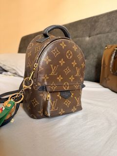 (Category: ) located in . Submitted by luxcloset_clearance (Listing ID 1443942499, Image 1). Description: .
