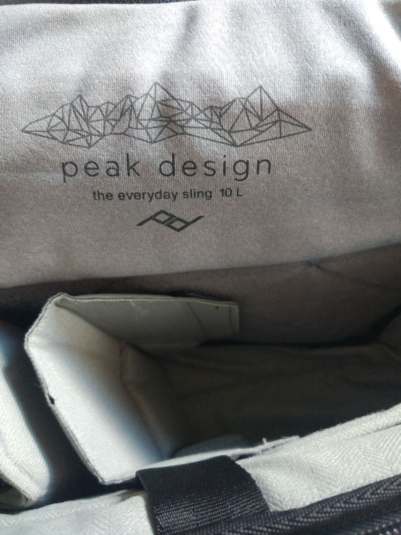 Peak Design Everyday Sling 10 L (Category: Camera Bags & Carriers) located in Pasay City. Submitted by denimdude.ph (Listing ID 1444050126, Image 3). Description: sun fading, last pics.