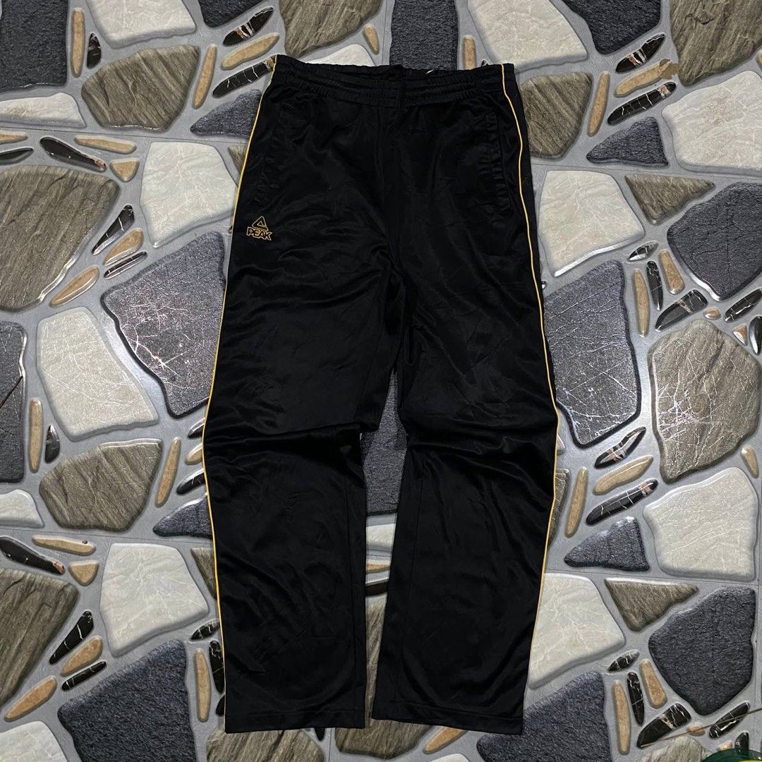 Peak Trackpants Side tape design (Category: Joggers) located in Sorsogon. Submitted by jerome_ignacio (Listing ID 1444095256, Image 3). Description: Peak Track-pants Sidetape design! Good as new condition no any flaw 28 to 32 waistline 39 length - Actual photo posted. Not affiliated with or promoting any brands. All trademarks belong to rightful owner..