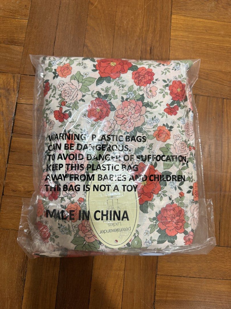 Peter Alexander Red Floral 100% Cotton Classic Pyjama Set (Category: New Undergarments & Loungewear) located in Singapore. Submitted by bubblyflo (Listing ID 1444042459, Image 2). Description: - Brand: Peter Alexander - Design: Red floral pyjama set - Material: 100% Cotton - Style: Classic short sleeve top and long pants - Condition: Brand new, still in original packaging - Sizing: Refer to size guide in photos - Ideal for: Lounging at home - Sel