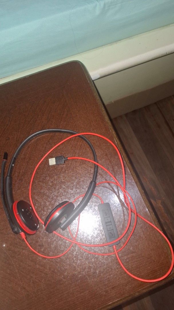 Plantronics Blackwire 3220 Headset (no ear cushion) (Category: Headphones & Headsets) located in Manila. Submitted by ginacruz899 (Listing ID 1444062869, Image 1). Description: *no ear cushion* Plantronics Blackwire 3220 is a wired headset designed for business professionals seeking efficiency and comfort in their day-to-day communications. Engineered with a focus on call clarity, it features a noise-canceling microphone to minimize background no