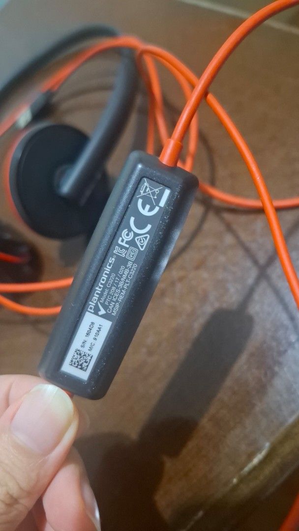 Plantronics Blackwire 3220 Headset (no ear cushion) (Category: Headphones & Headsets) located in Manila. Submitted by ginacruz899 (Listing ID 1444062869, Image 2). Description: *no ear cushion* Plantronics Blackwire 3220 is a wired headset designed for business professionals seeking efficiency and comfort in their day-to-day communications. Engineered with a focus on call clarity, it features a noise-canceling microphone to minimize background no