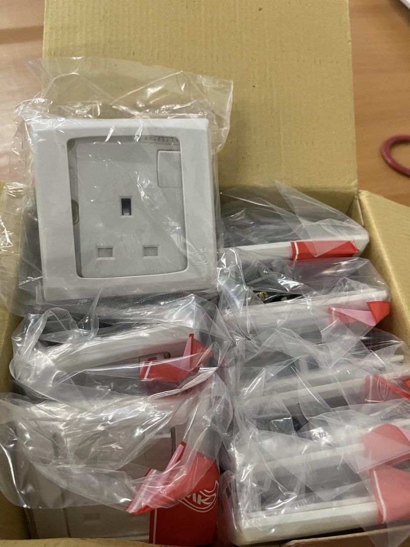 Power socket (Category: Electrical, Adaptors & Sockets) located in Singapore. Submitted by sweet2001 (Listing ID 1444073404, Image 2). Description: If buy all pieces price 1.20$ Or buy 10+ piece 1.50$.