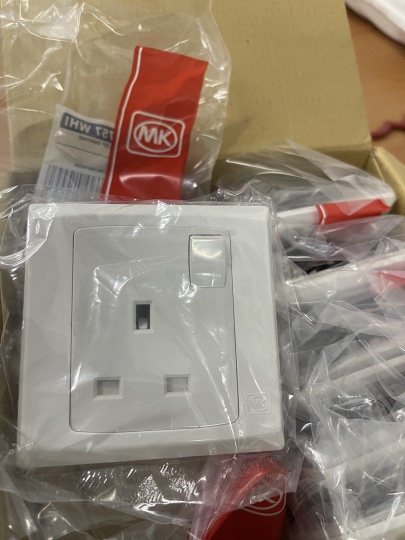 Power socket (Category: Electrical, Adaptors & Sockets) located in Singapore. Submitted by sweet2001 (Listing ID 1444073404, Image 1). Description: If buy all pieces price 1.20$ Or buy 10+ piece 1.50$.