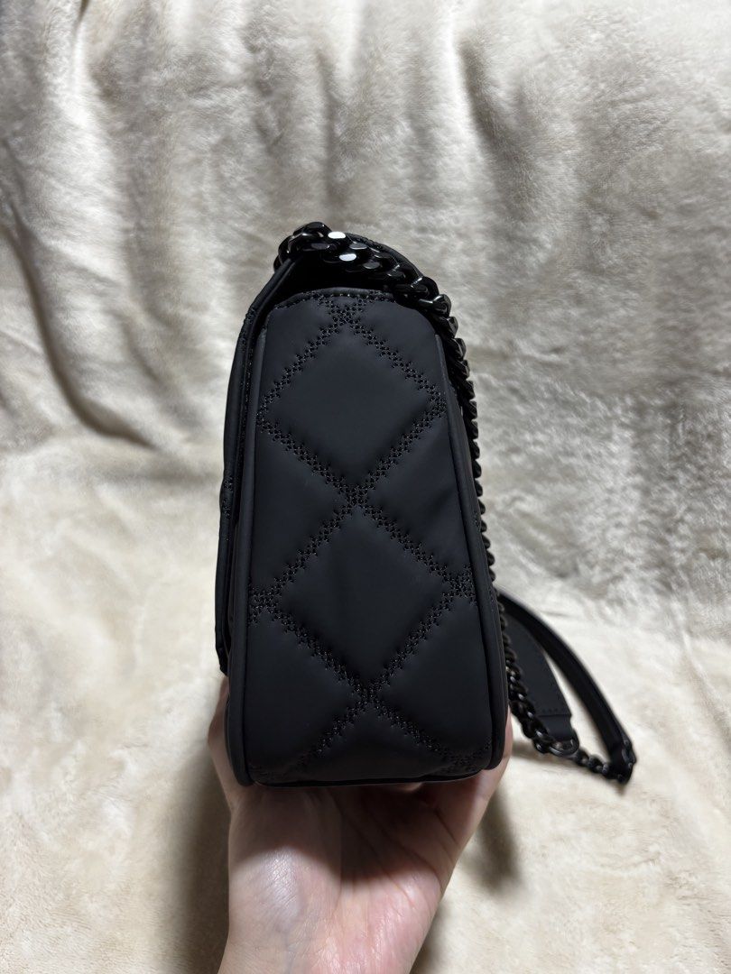 (Preloved) Tory Burch Willa Matte Convertible Shoulder Bag (Category: Luxury Bags & Wallets) located in Quezon City. Submitted by _aritan (Listing ID 1443986061, Image 2). Description: Authentic Tory Burch Willa Matte Shoulder Convertible Bag (with dustbag) - 7”h x 9.8”L x 2.7”w - used 2-3x only - black matte double chain with handle - double up strap drop - magnetic snap closure With small flaws - small unnoticeable oil smidge - small paint chaf