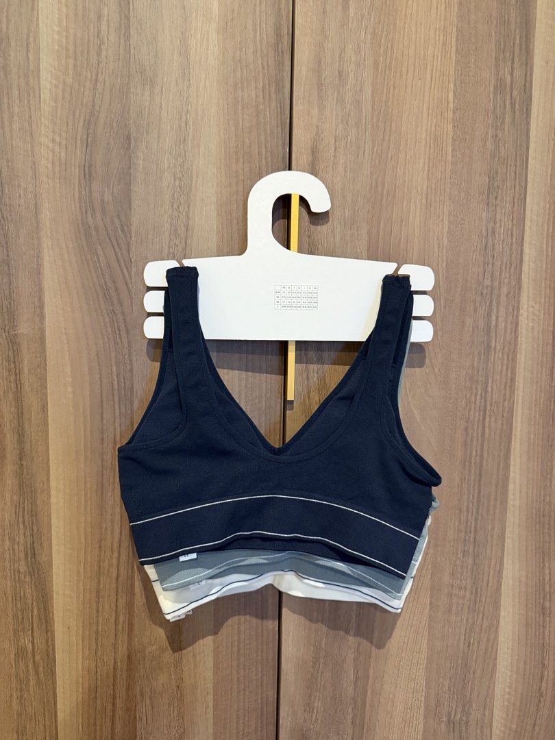 Primark Cares 3pk Seamless V-Neck Bralettes (Category: Undergarments & Loungewear) located in Quezon City. Submitted by loveniccc (Listing ID 1444005852, Image 2). Description: Bnew Primark 3pk Seamless V-Neck Ribbed Bralettes Comes with removable pads inside XS-S Size: 34/36.