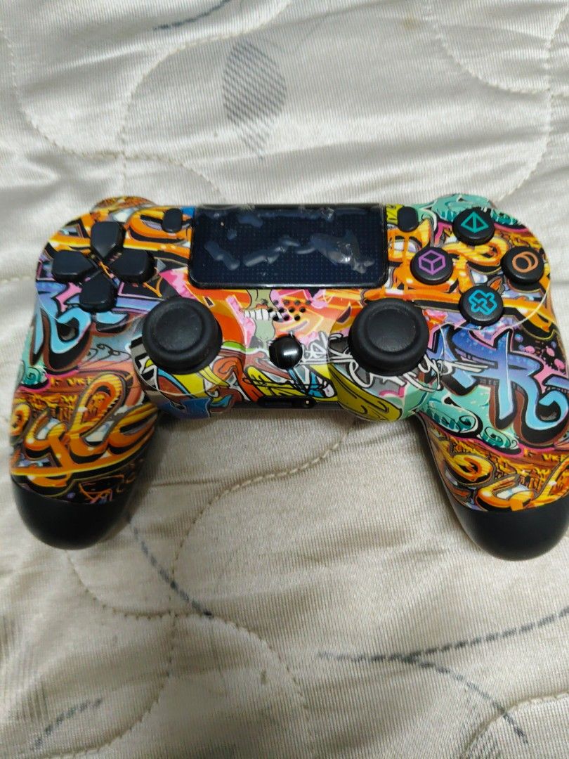 PS4 PC Android controller (not function) (Category: Controllers) located in Kuala Kubu Baru. Submitted by abgadik_34708 (Listing ID 1444085457, Image 1). Description: tak tau kenapa tak boleh on bila cas keluar lampu dalam 2 ke 4 saat padam balik.