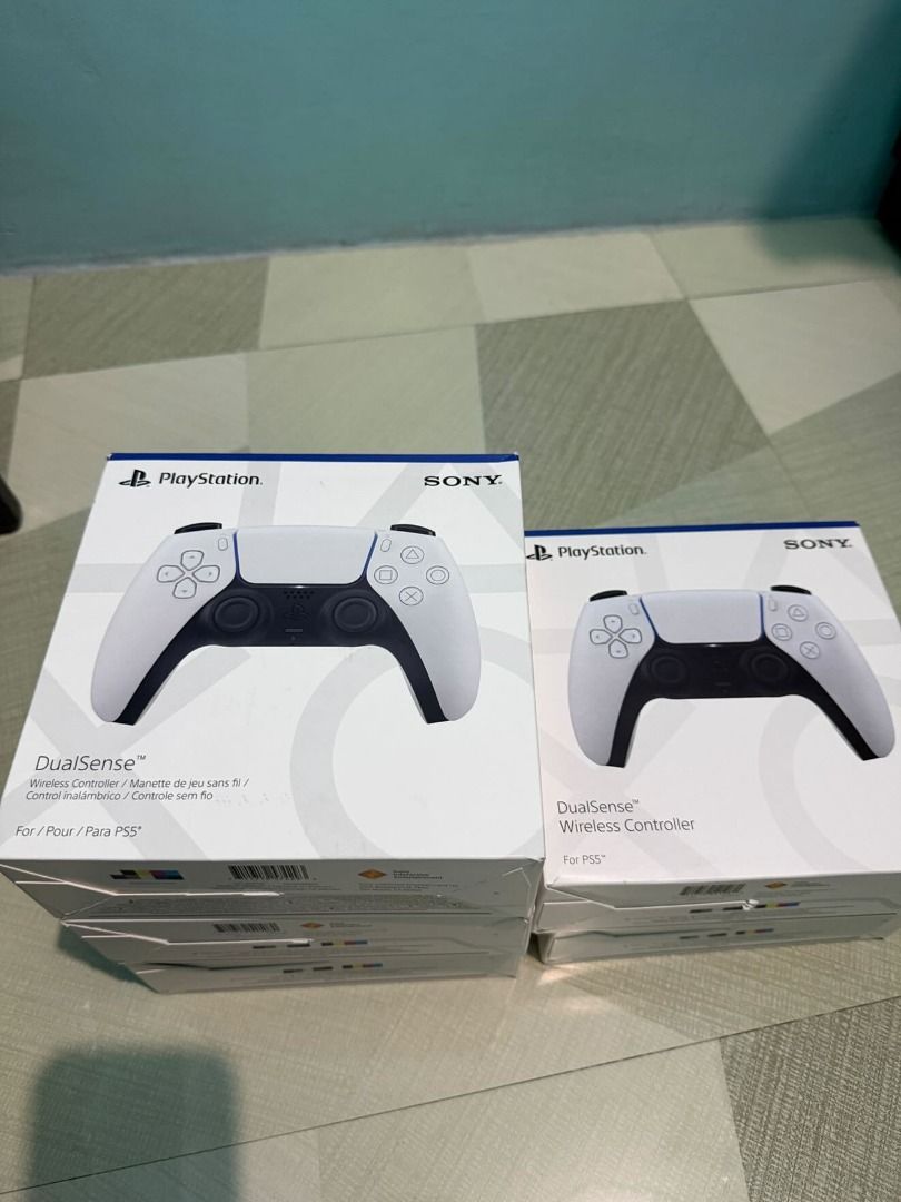 PS5 DUALSENSE CONTROLLER BNEW!! (with box) (Category: Controllers) located in Manila. Submitted by aksel111 (Listing ID 1444026206, Image 2). Description: VIA PICK OR LALA MOVE LANG PO THX <333.