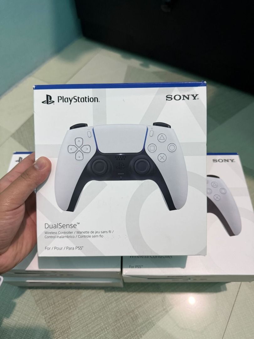 PS5 DUALSENSE CONTROLLER BNEW!! (with box) (Category: Controllers) located in Manila. Submitted by aksel111 (Listing ID 1444026206, Image 1). Description: VIA PICK OR LALA MOVE LANG PO THX <333.