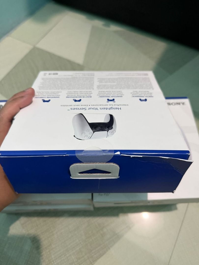 PS5 DUALSENSE CONTROLLER BNEW!! (with box) (Category: Controllers) located in Manila. Submitted by aksel111 (Listing ID 1444026206, Image 3). Description: VIA PICK OR LALA MOVE LANG PO THX <333.