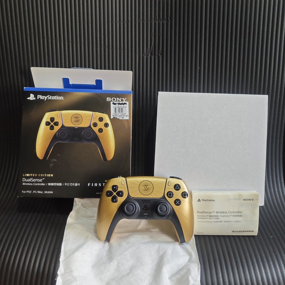 PS5 Dualsense Wireless Controller 007 First Light Limited Edition (CFI-ZCT2G ZF) (Category: Controllers) located in Quezon City. Submitted by shopme_gadget30 (Listing ID 1443956177, Image 3). Description: kindly Read the details The 007 First Light Limited Edition DualSense Wireless Controller is a special-edition PlayStation 5 controller released to celebrate the upcoming game 007 First Light. It blends the standard DualSense technology with a p