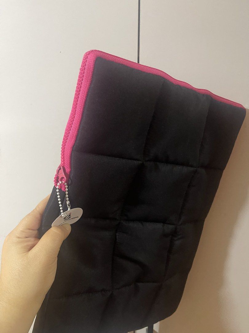 Puffer Laptop Sleeve (Category: Laptop Bags & Sleeves) located in Lucena. Submitted by bestfindsbyellie (Listing ID 1443999720, Image 2). Description: Brandnew From Indonesia Size: 26 x 38cm Beautiful navy blue and hot pink combo Quality material Perfect for 13-15" laptop For 13", it still has extra room for charger/mouse Perfect fit for 15" Selling for only 250 + sf price is already way beyond srp, non-negotiable rfs: has another one shipping vi