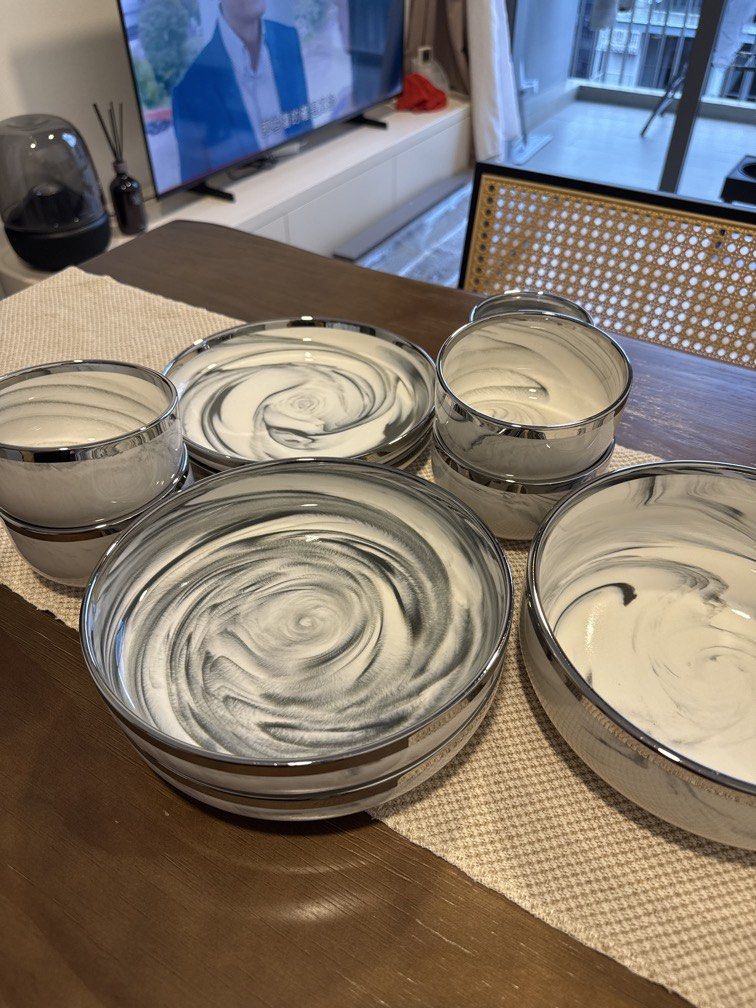 Rarely Used Tableware Set483820592359034880