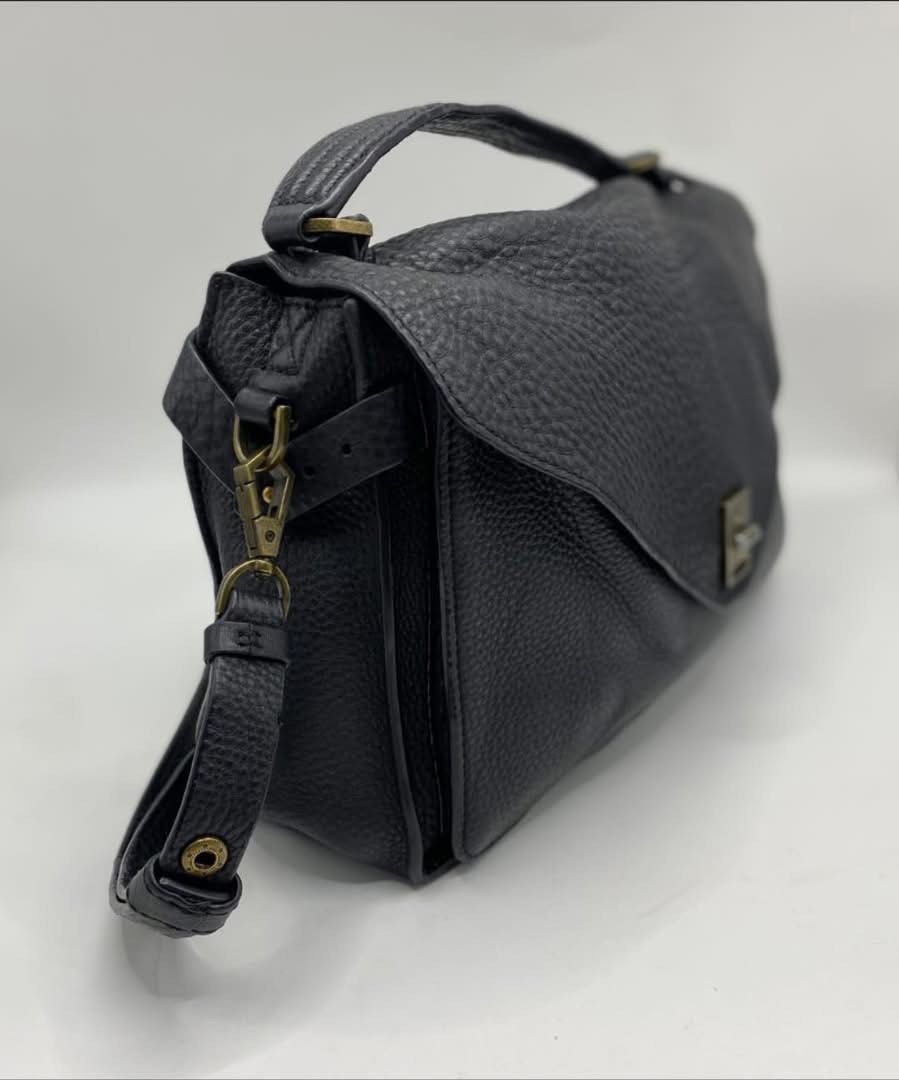 Rebecca Minkoff Darren Black pebbled leather shoulder bag with gold toned hardware on the strap Signature turn-lock closure (Category: Shoulder Bags) located in Davao. Submitted by arthury421 (Listing ID 1444105683, Image 3). Description: Rebecca Minkoff Darren Black pebbled leather shoulder bag with gold toned hardware on the strap Signature turn-lock closure Sa mga nakaka alam kay Rebecca Minkoff! Alam na niya yan 🙂 Size on tape: L 12 inch - W