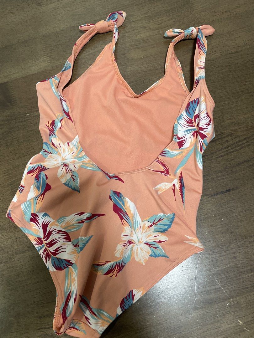 Roxy One-Piece Swimsuit Floral Print (Category: Babies & Kids Fashion) located in Quezon City. Submitted by krystala98 (Listing ID 1444066704, Image 3). Description: - Roxy one-piece swimsuit - Peach tone with tropical floral print (white, blue, maroon accents) - Tie shoulder straps - Low back design - Material: Polyester and elastane blend - Ideal for beach or pool days -Best for 5-8 yo -Buyer to arrange for pick-up and shoulder SF.