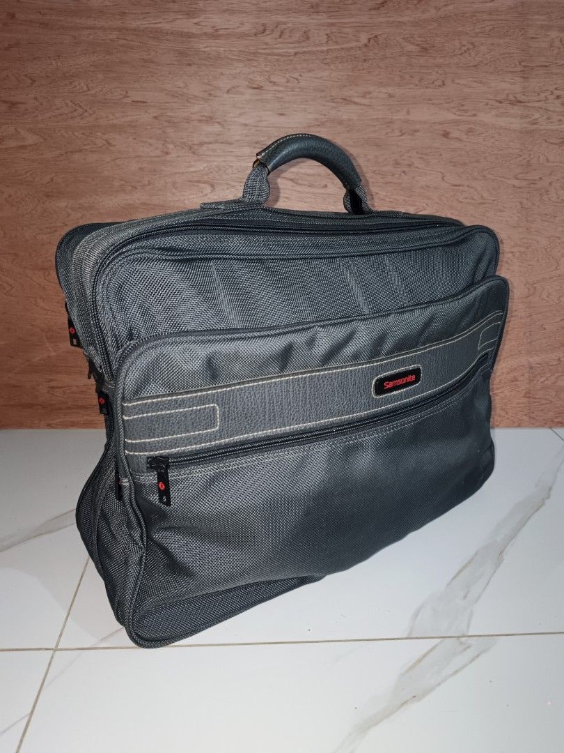 Samsonite 2 way Business Briefcase Bag (Category: Briefcases) located in Binangonan. Submitted by kurama04 (Listing ID 1444004304, Image 1). Description: - Samsonite briefcase - Multiple compartments for work essentials - All zippers are intact - Sturdy handle - Ideal for laptops and documents - Shows some signs of wear, but fully functional - Ready for a new owner.