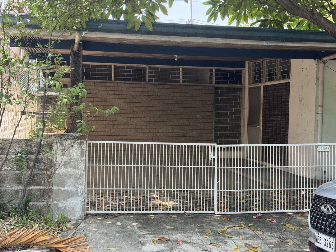SAN MIGUEL VILLAGE,MAKATI (Category: Lot) located in Calamba. Submitted by evytria (Listing ID 1443930870, Image 2). Description: Lot area-307sqm With old house(no more value) Exclusive subdivision Very near makati cityhall & Other high end establishments .