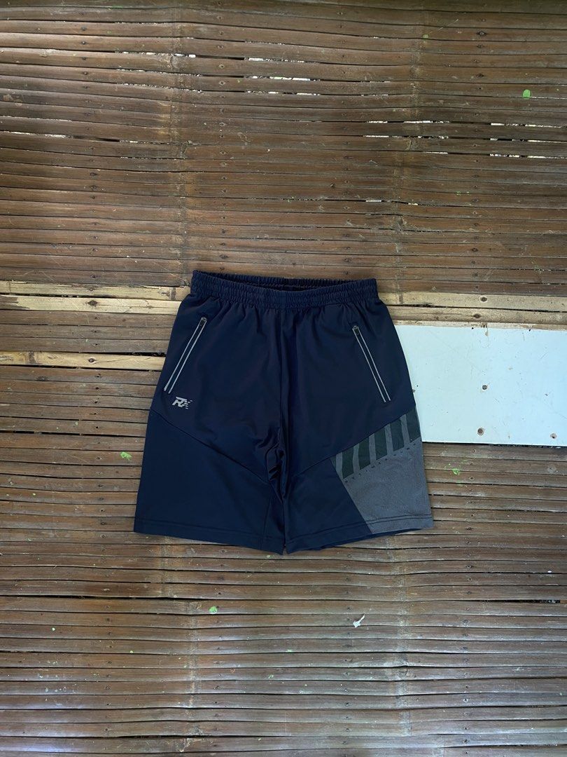 "Sfit drifit short polyester reflectorize pocket" (Category: Shorts) located in Digos. Submitted by oldtuff_ (Listing ID 1443948735, Image 3). Description: waist:27-31 stretchable length: 18 leg opening: 11 color rate: 9.8/10 no issue Good to asnew condition .