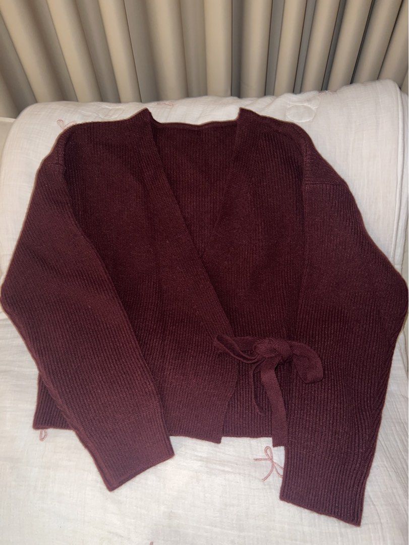 SHEIN Dazy Knitted Maroon Wrap Cardigan (size MEDIUM) (Category: Coats, Jackets and Outerwear) located in Quezon City. Submitted by ella.cstn (Listing ID 1444034694, Image 2). Description: - Shein Cardigan - Size Medium - Very cozy!! - Very sulit price compared to its og! Worn once only!! Mop💵: Gcash only (STRICTLY PAYMENTS FIRST) 📍Loc: Tomas Morato Ave., Q.C 🌸 PM for more details .