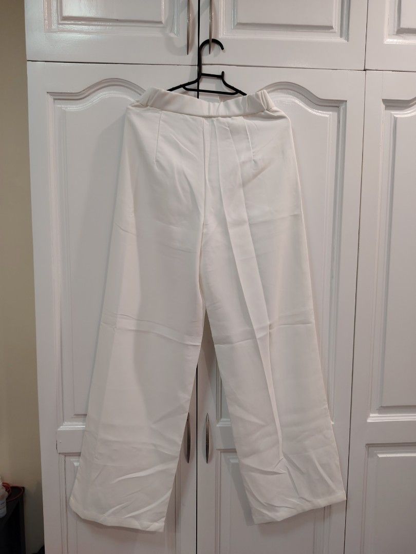 SHEIN White Wide Leg Pants Size S (Category: Other Bottoms) located in Caloocan City. Submitted by jaylynm (Listing ID 1443964910, Image 3). Description: - SHEIN White Wide Leg Pants - Size: S - Material: Polyester & Elastane Blend - Fit: Comfortable and flowy - Versatile: Great for casual or dressed-up looks - Easy to pair with any top.