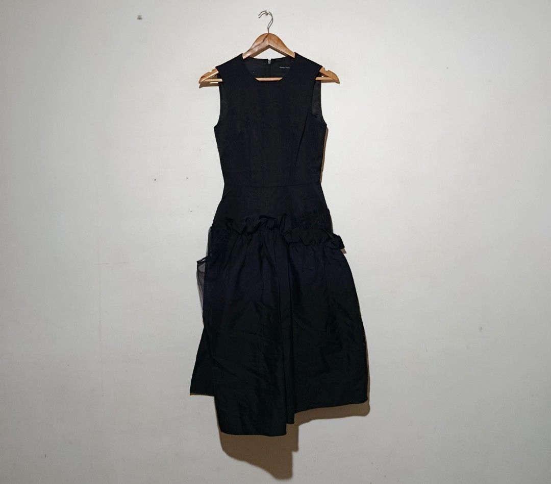 Simone Rocha - Black Sleeveless Ruffled Dress (Category: Dresses) located in San Fernando. Submitted by son.twice.stuff (Listing ID 1444067605, Image 1). Description: Item: Simone Rocha - Tagged Size: UK 6 Fit Small Dimensions Length: 43" Armpit To Armpit: 15" Waistline: 12.5" Shoulder: 13" Condition: Excellent Zipper: YKK Made In Italy Material 70% Polyamide 30% Silk Lining 100% Acetate Price: 6800 Free Shipping.