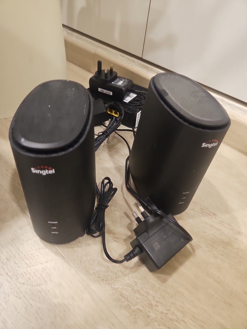 Singtel WiFi Extenders with Power Adapters483844630281594880