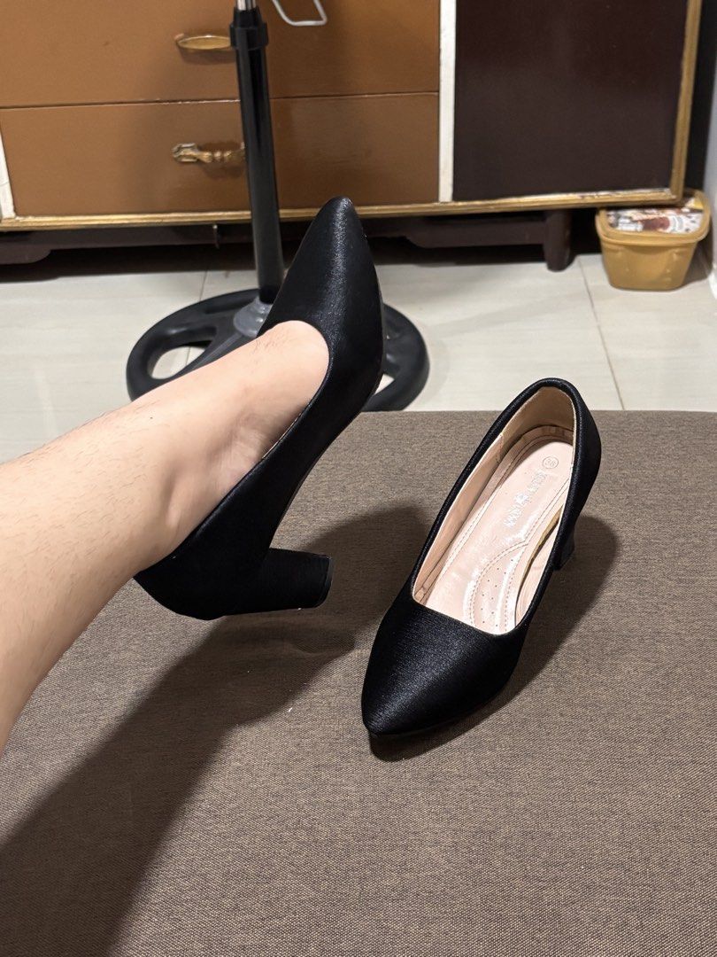 Size 38 - Black Heels Shoes (Category: Casual Shoes) located in Manila. Submitted by aeyss.essentials (Listing ID 1444029391, Image 1). Description: - Used once sa event lang - Size 38 - Tela texture - Super pulido pa ng details, bagong bago.