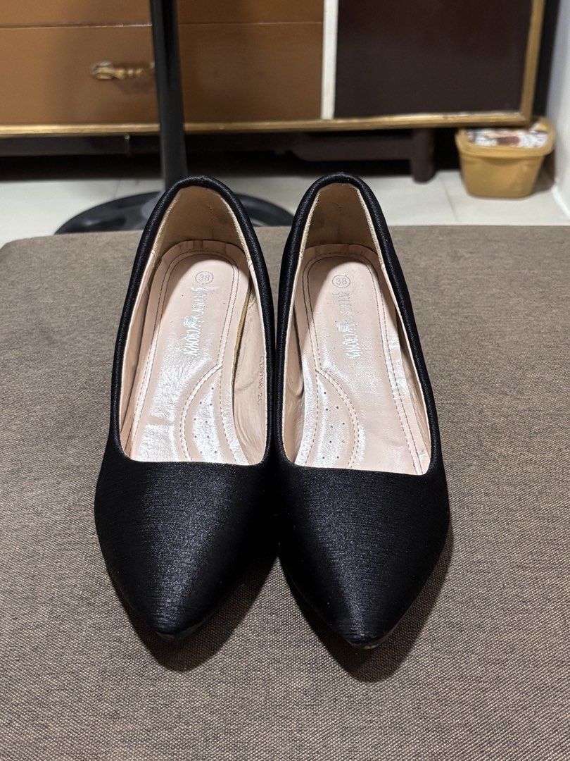 Size 38 - Black Heels Shoes (Category: Casual Shoes) located in Manila. Submitted by aeyss.essentials (Listing ID 1444029391, Image 3). Description: - Used once sa event lang - Size 38 - Tela texture - Super pulido pa ng details, bagong bago.