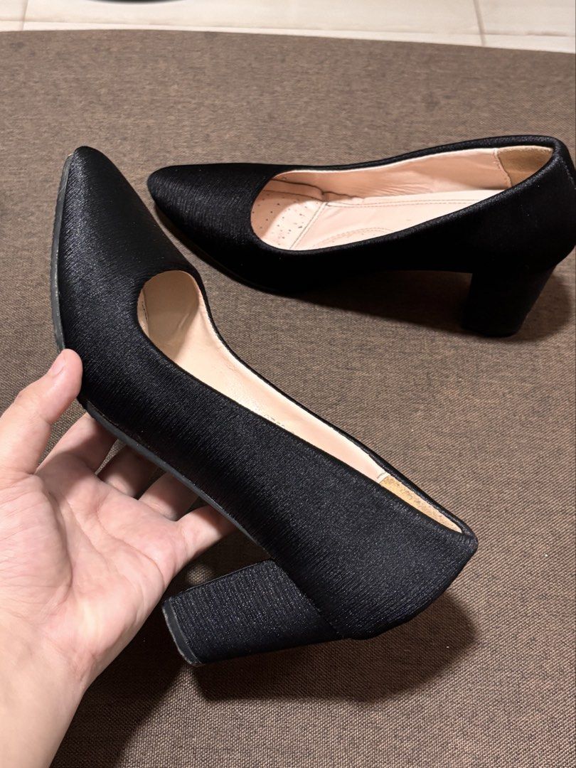Size 38 - Black Heels Shoes (Category: Casual Shoes) located in Manila. Submitted by aeyss.essentials (Listing ID 1444029391, Image 2). Description: - Used once sa event lang - Size 38 - Tela texture - Super pulido pa ng details, bagong bago.