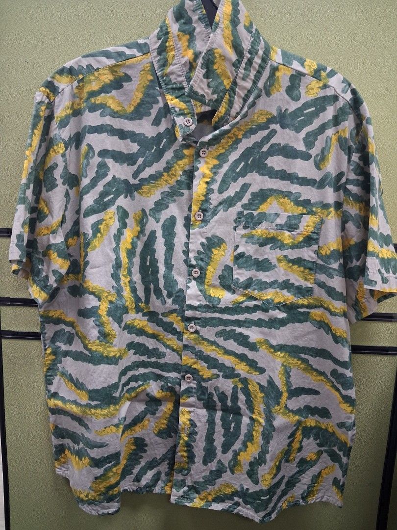 Smyth Polo Shirt (Small) (Category: Tshirts & Polo Shirts ) located in Mandaluyong City. Submitted by iamsuperian (Listing ID 1444030161, Image 3). Description: -One (1) Time Used Polo Shirt from Smyth - Small - Moss Green and Yellow.