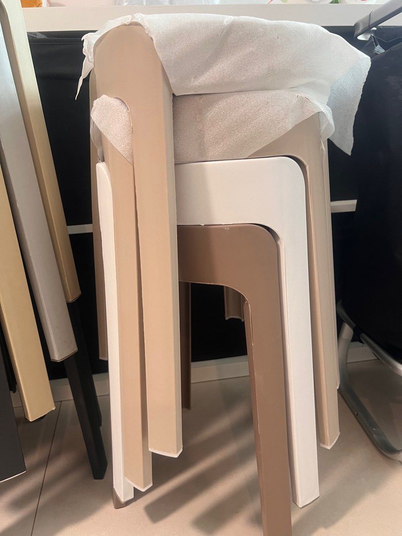 Stackable Chair (Category: Chairs) located in Singapore. Submitted by averitan (Listing ID 1443953011, Image 3). Description: Self xollect from punggol 821172 $4 each.
