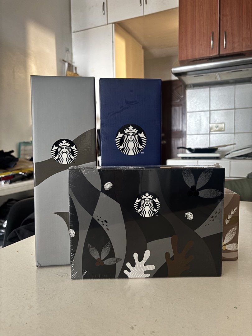 Starbucks Tumbler 2025 (Category: Water Bottles & Tumblers) located in Manila. Submitted by bentheraja (Listing ID 1443923302, Image 3). Description: - Slightly used - Includes the original navy blue Starbucks box - Take all collectibles for 3k (include Starbucks cup 2026, 2026 planner and 2026 mug) Declutterring Meet-up at Robinsons Manila Delivery via Lalamove (fees shouldered by buyer).