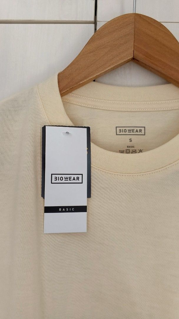 Surplus Biowear Cream Cropped T-Shirt (Category: Shirts) located in Marikina City. Submitted by cheantone (Listing ID 1443979993, Image 2). Description: Bust | 21" Shoulder | 19" Length | 19".