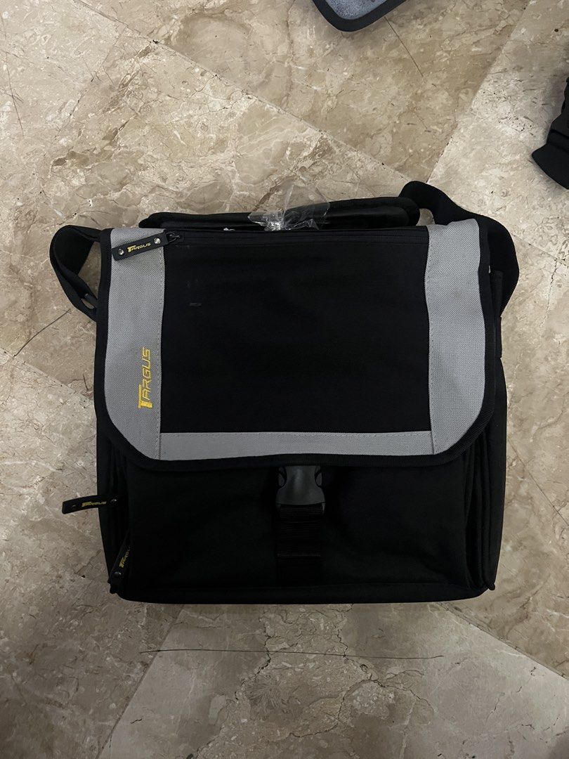 Targus DVD player messenger bag (Category: Laptop Bags & Sleeves) located in Malabon City. Submitted by e.garagesale (Listing ID 1444068212, Image 2). Description: .