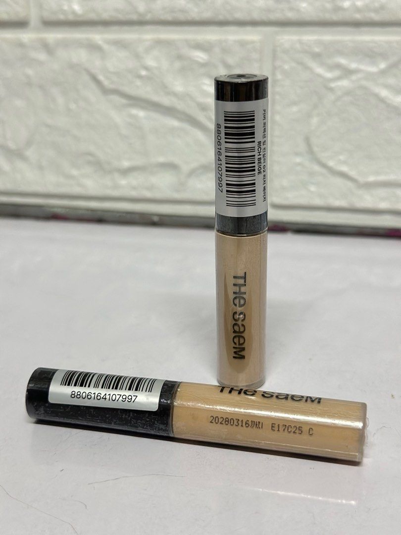 The SAEM Pot concealer / liquid tip concealer (Category: Makeup) located in Quezon City. Submitted by kbeautyfinds (Listing ID 1443985908, Image 3). Description: 150 - liquid tip concealer 200 - pot concealer (peach corrector nalang meron po).
