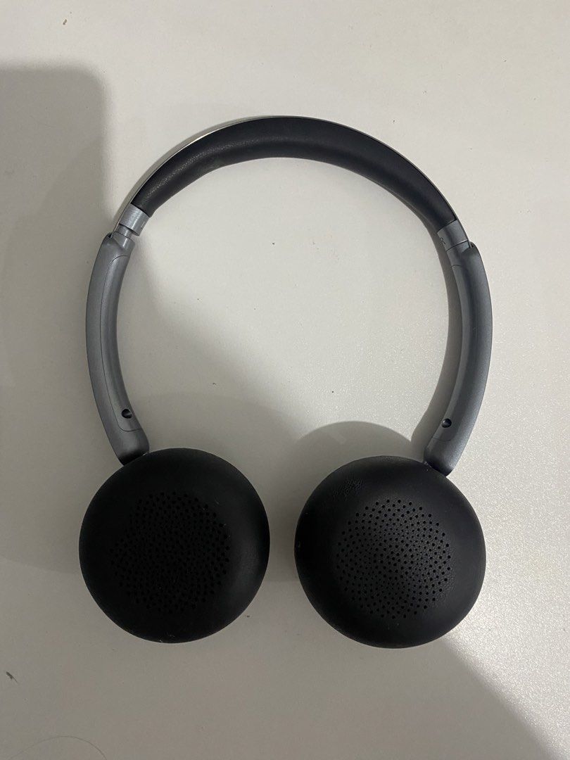 UGREEN Noise Cancellation Bluetooth Long Battery Life (Category: Headphones & Headsets) located in Quezon City. Submitted by kastiel00 (Listing ID 1444106323, Image 3). Description: - only 4 mos old (bought last february) - bought for 896 pesos on orange app - no flaws, no scratches - original box included - original charger port included and unopen - noise cancellation is 100% working (i doubt it at first because it’s so tiny but it’s completely