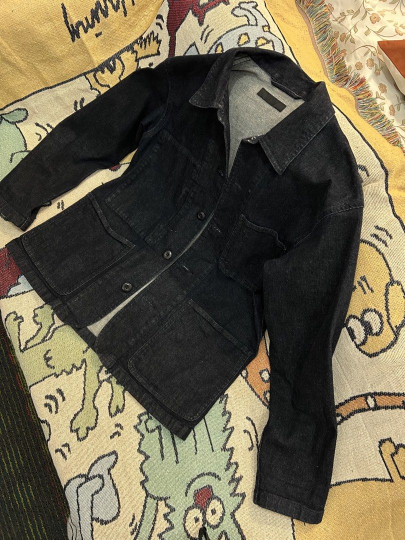Uniqlo Denim Work Jacket Dark Wash (Category: Coats, Jackets and Outerwear) located in Makati City. Submitted by masterofjazz (Listing ID 1444068476, Image 2). Description: - Uniqlo Dark Wash Denim Jacket - Classic workwear style - Button front closure - Multiple pockets - Estimated size: Medium - Ideal for layering - Versatile wardrobe staple Issue one broken button.