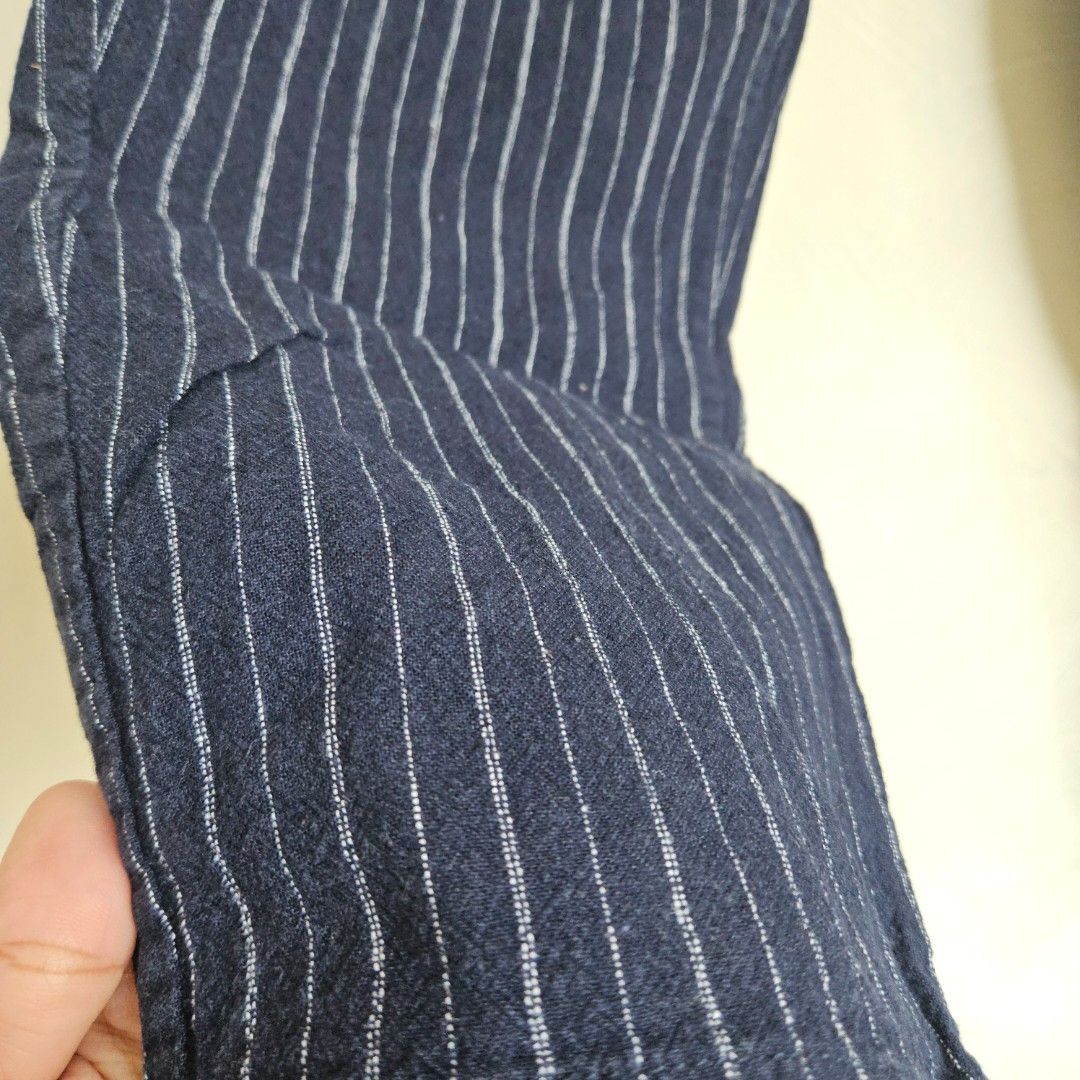 UNIQLO Navy Blue Striped Pants (Category: Other Bottoms) located in Quezon City. Submitted by k_closetsale (Listing ID 1444108758, Image 3). Description: - Navy blue pants with subtle thin white stripes - Relaxed fit for ultimate comfort - Features a drawstring or elastic waistband for a customizable fit - Convenient side pockets - Lightweight fabric, perfect for warm weather or lounging - Versatile for casual outings or staying in.