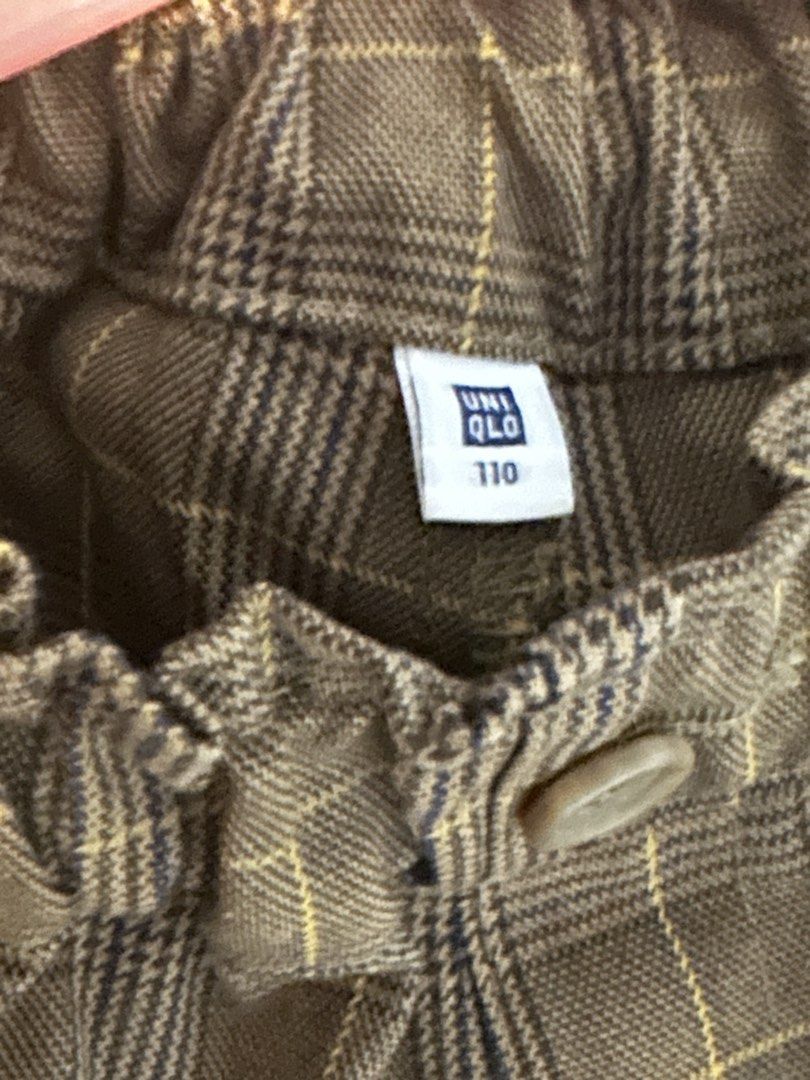 Uniqlo Plaid Pants Size 110 (Category: Babies & Kids Fashion) located in Muntinlupa City. Submitted by zanne426 (Listing ID 1444088905, Image 2). Description: - Uniqlo Plaid Pants - Size: 110 for ages bet 4-6 - Features: Elastic waistband with button closure, two side pockets, tapered leg - Ideal for: Everyday wear.